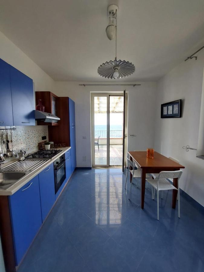 Waikiki Beach Apartments Santa Maria di Castellabate Exterior photo